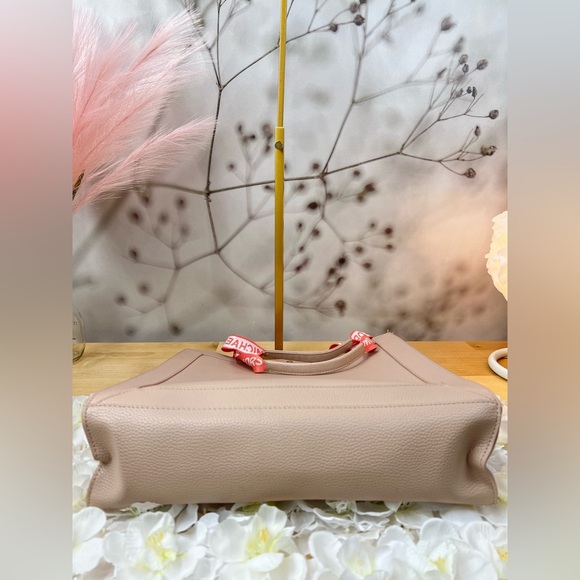 Michael Kors Beauty Medium Blush Tote - Picture 4 of 9